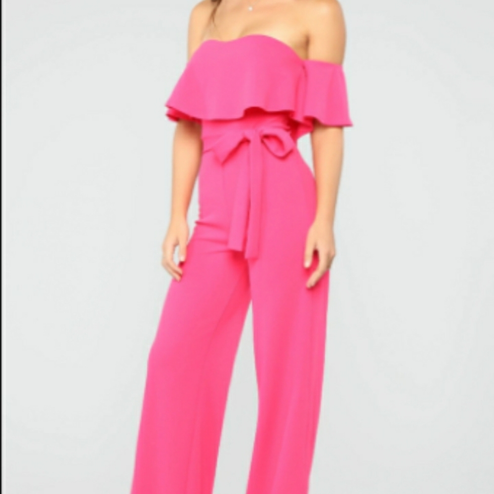 *New with tags* off shoulder ruffled jumpsuit XS